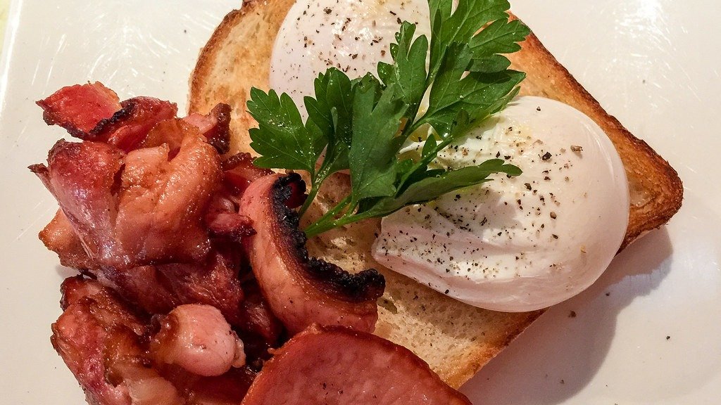 Crispy One-Pan Egg and Bacon Toast